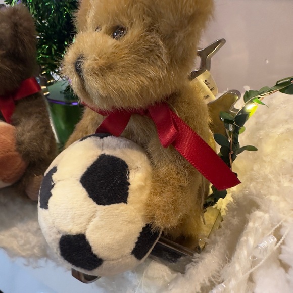 Retired Boyd Bears Sports Collection Football,Basketball and Soccer Bears - Picture 6 of 7